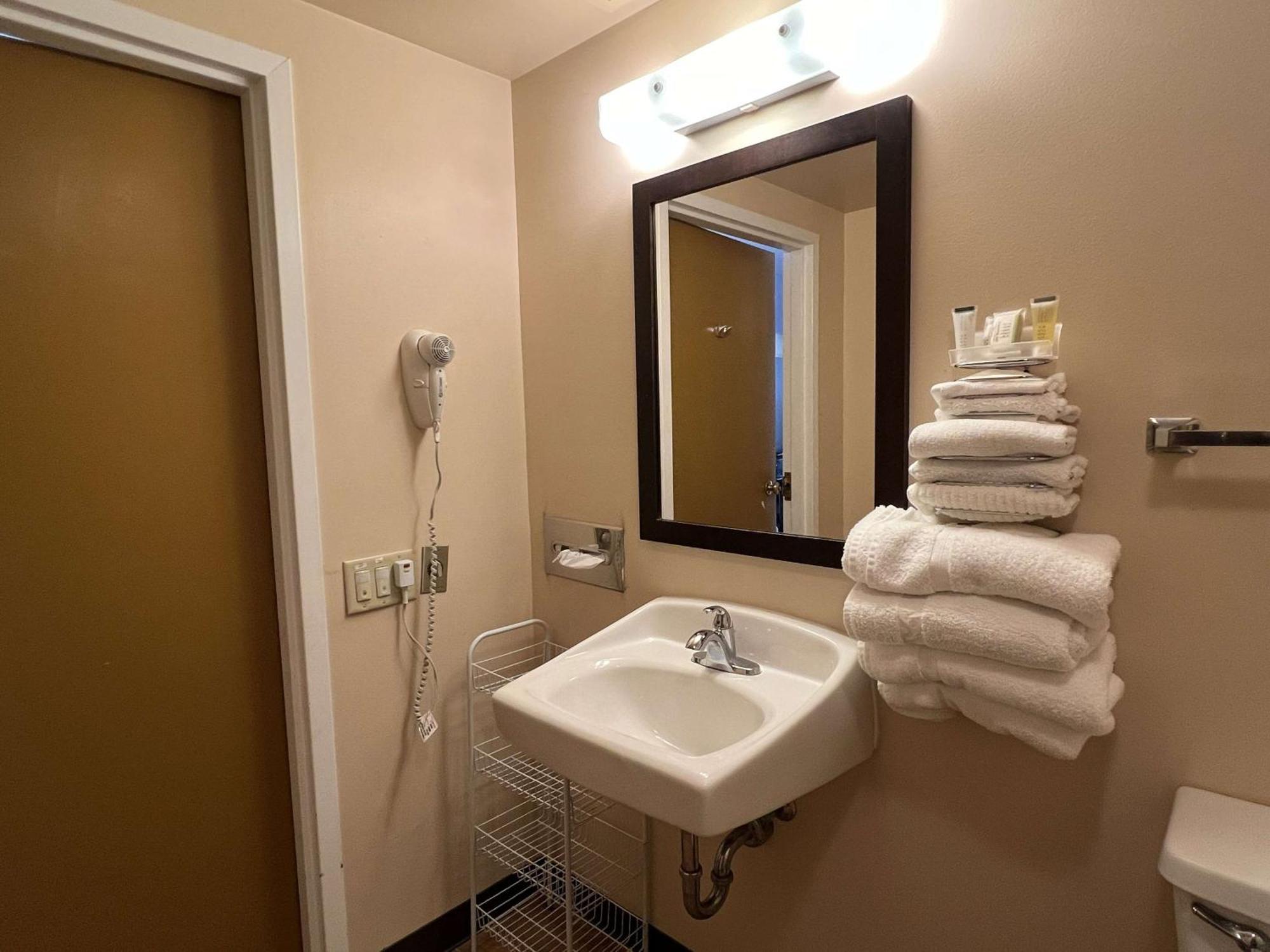 Travelodge By Wyndham הרשי מראה חיצוני תמונה