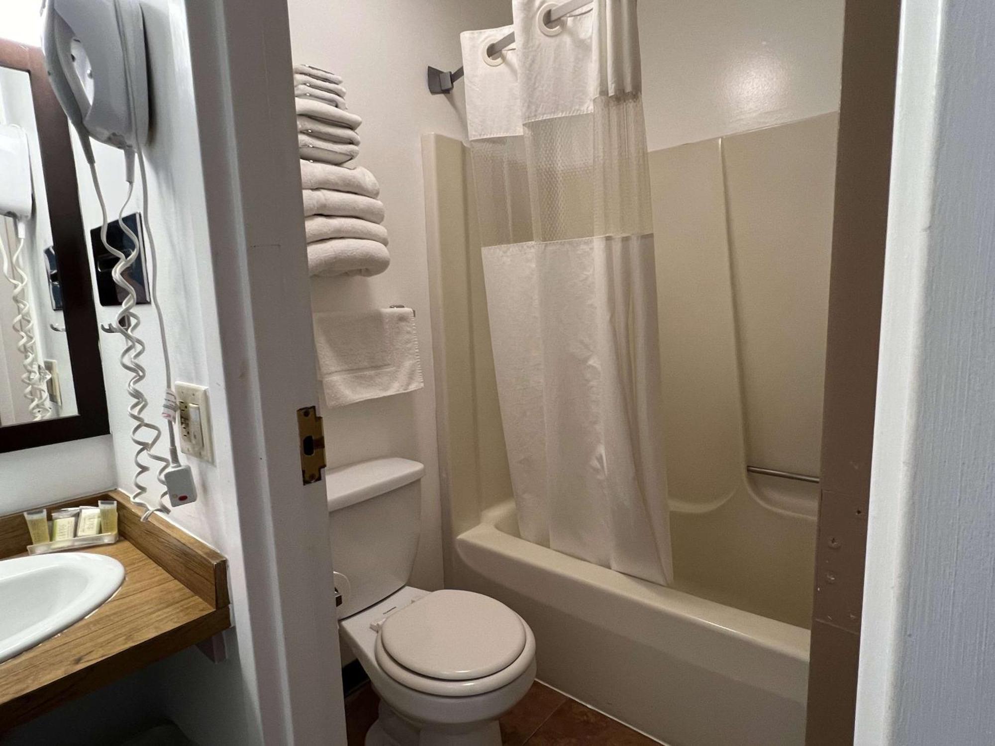 Travelodge By Wyndham הרשי מראה חיצוני תמונה