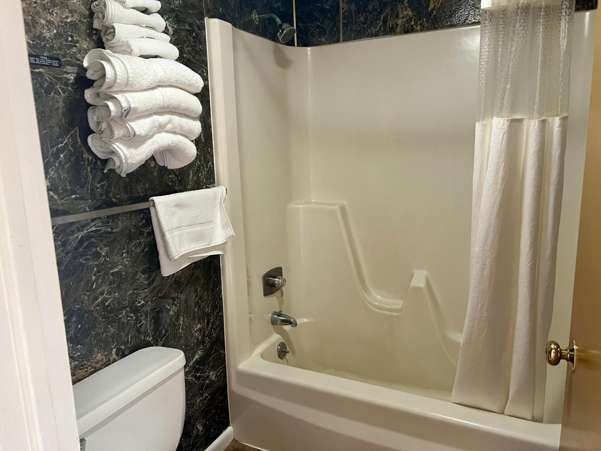 Travelodge By Wyndham הרשי מראה חיצוני תמונה